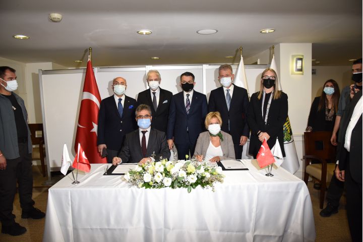 Ministry of Agriculture and Forestry and Izmir Commodity Exchange signed a cooperation and project partnership for Izmir Agricultural Technology Center